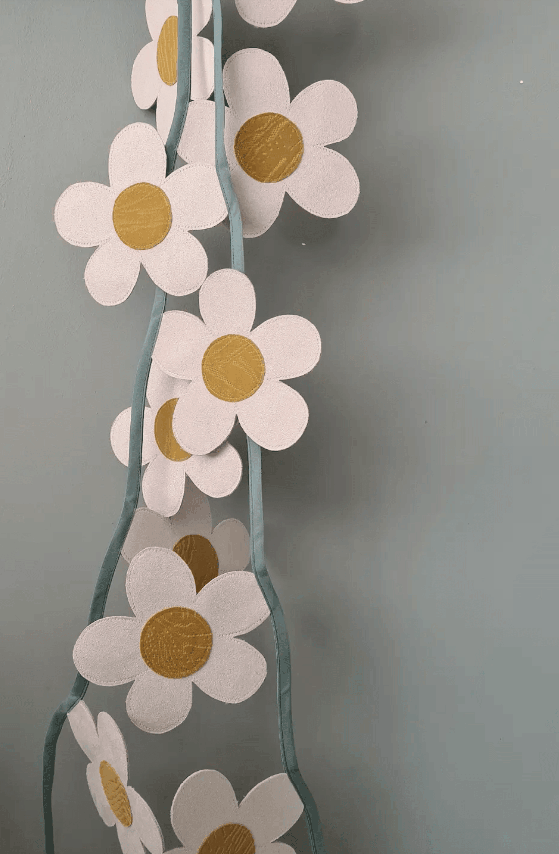 Bisou De Lou Daisy Garland Hello Little Birdie