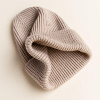 Hvid Beanie Fonzie Sand - Hello Little Birdie