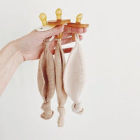 Hvid Titi Dummy Holder & Comforter Oat - Hello Little Birdie