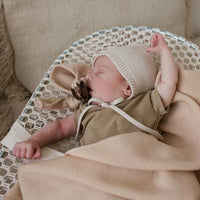 Hvid Titi Dummy Holder & Comforter Oat - Hello Little Birdie