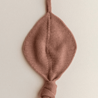Hvid Titi Dummy Holder & Comforter, Terracotta - Hello Little Birdie