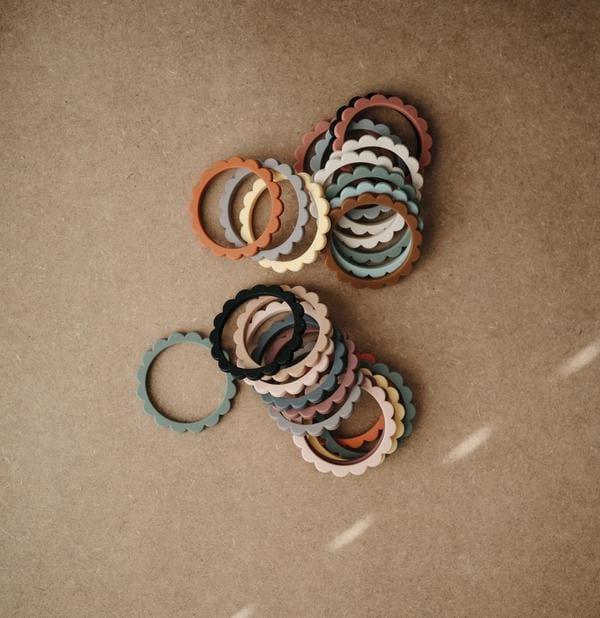 Mushie Flower Teething Bracelet 3-Pack, Cambridge Blue/Clementine/Natural (PRE-ORDER FEB) - Hello Little Birdie